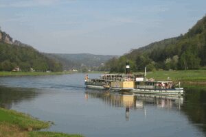 Raddampfer der Sächsischen Dampfschifffahrt auf der Elbe